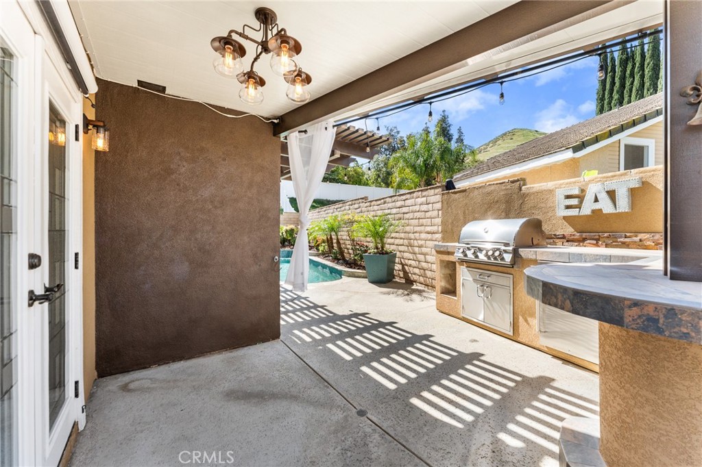 16825 Winterbrook Circle Riverside, CA 92503 - Photo 29 of 42 a view of a living room and a window