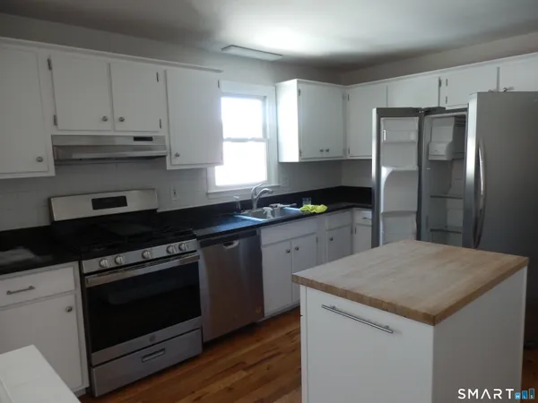 $2,600 | 306 Grovers Avenue, Bridgeport, CT 06605
