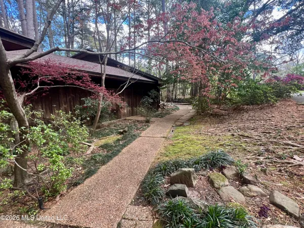 $575,000 | 402 Glen Cove Road, Brandon, MS 39047