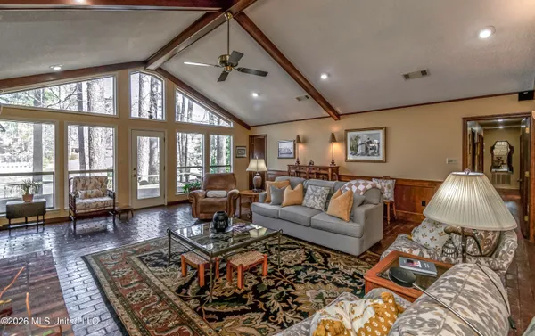 $575,000 | 402 Glen Cove Road, Brandon, MS 39047