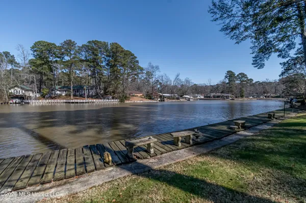 $575,000 | 402 Glen Cove Road, Brandon, MS 39047