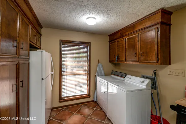 $575,000 | 402 Glen Cove Road, Brandon, MS 39047