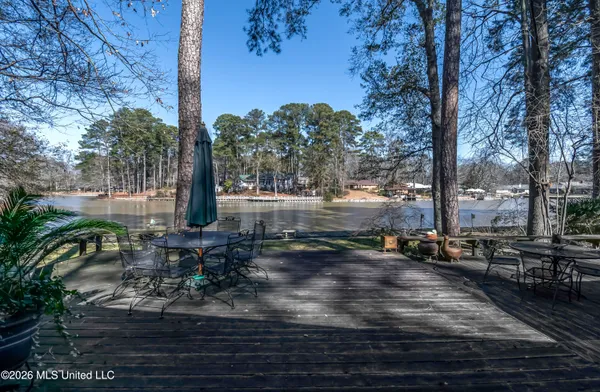 $575,000 | 402 Glen Cove Road, Brandon, MS 39047