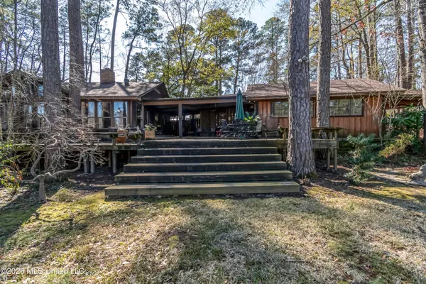$575,000 | 402 Glen Cove Road, Brandon, MS 39047