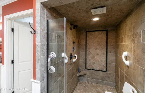 $575,000 | 402 Glen Cove Road, Brandon, MS 39047