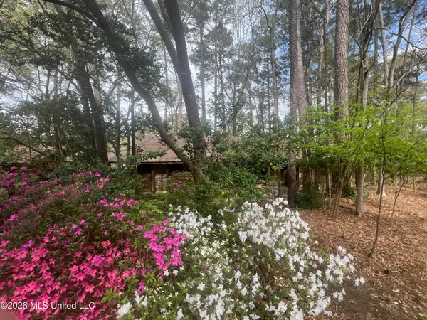 $575,000 | 402 Glen Cove Road, Brandon, MS 39047