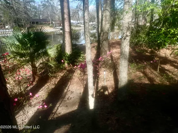 $575,000 | 402 Glen Cove Road, Brandon, MS 39047