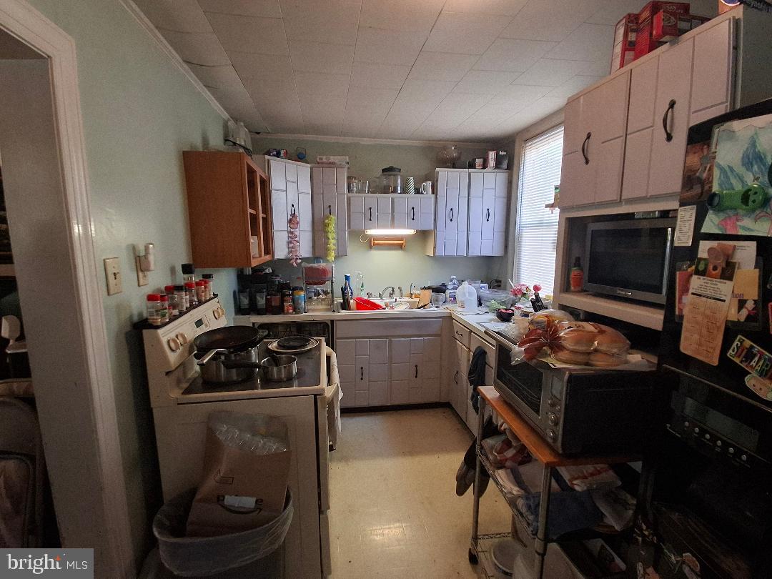 130 Westdale Road Upper Darby, PA 19082 - Photo 11 of 22 Kitchen
