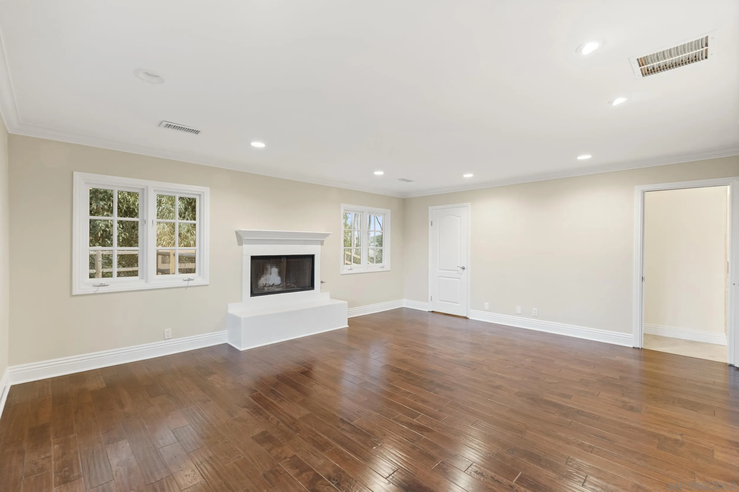 16551 Zumaque Street Rancho Santa Fe, CA 92067 - Photo 19 of 58 with Fireplace & walk in Closet