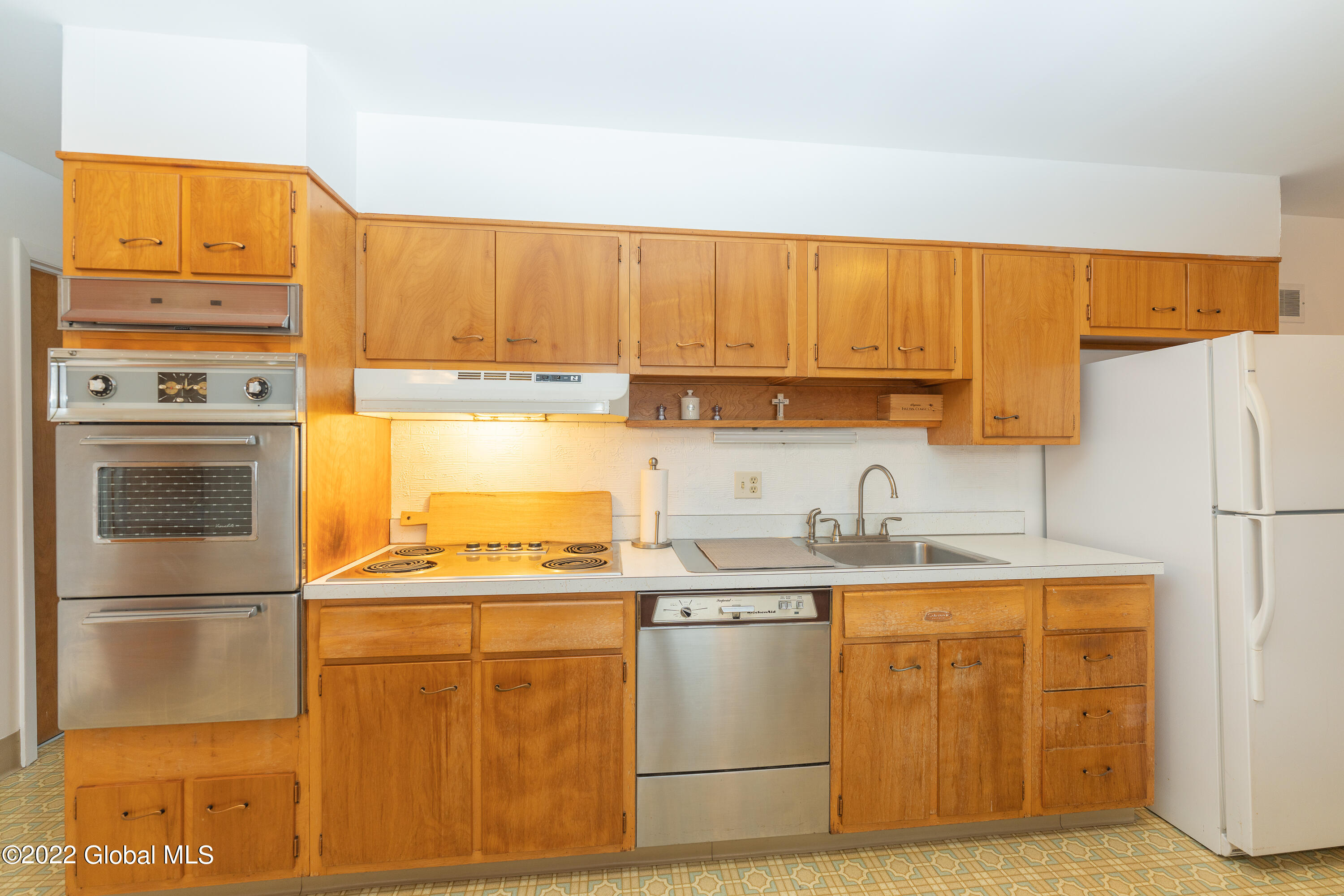 86 Mordella Road Colonie, NY 12205 - Photo 8 of 24 4Kitchen 5