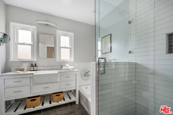 $936,000 | 4012 West 58th Place, Los Angeles, CA 90043
