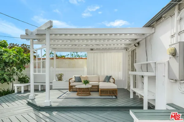 $936,000 | 4012 West 58th Place, Los Angeles, CA 90043