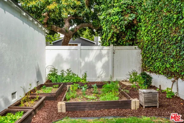 $936,000 | 4012 West 58th Place, Los Angeles, CA 90043