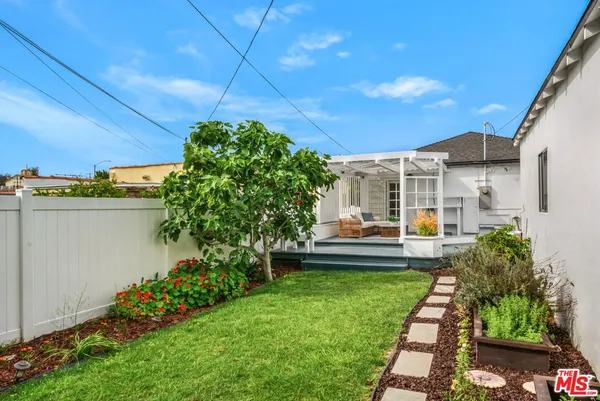 $936,000 | 4012 West 58th Place, Los Angeles, CA 90043
