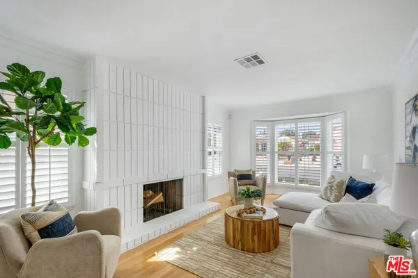 $936,000 | 4012 West 58th Place, Los Angeles, CA 90043