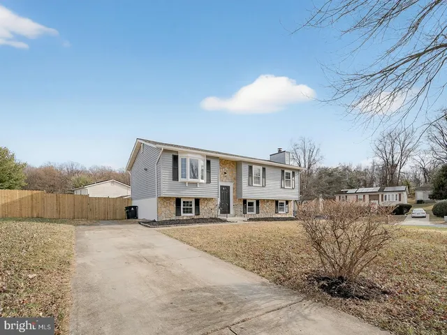 a view of house with a yard