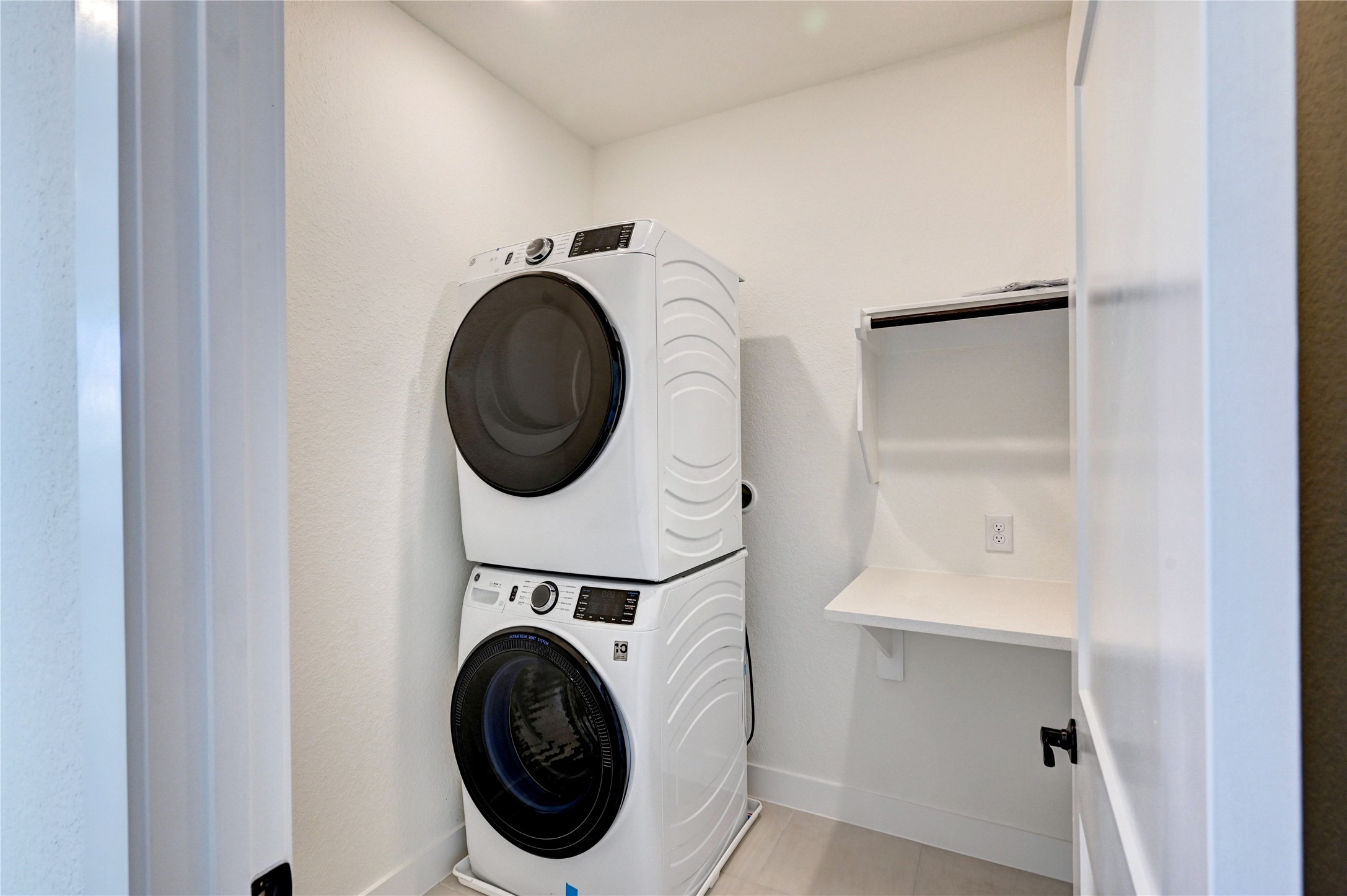 7643 Meadow Mouse Lane Katy, TX 77493 - Photo 33 of 35 a utility room with dryer and washer