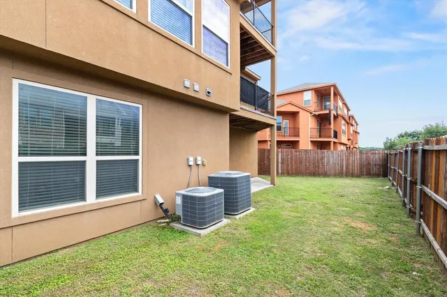 $385,000 | 2660 Venice Drive, Unit 5, Grand Prairie, TX 75054