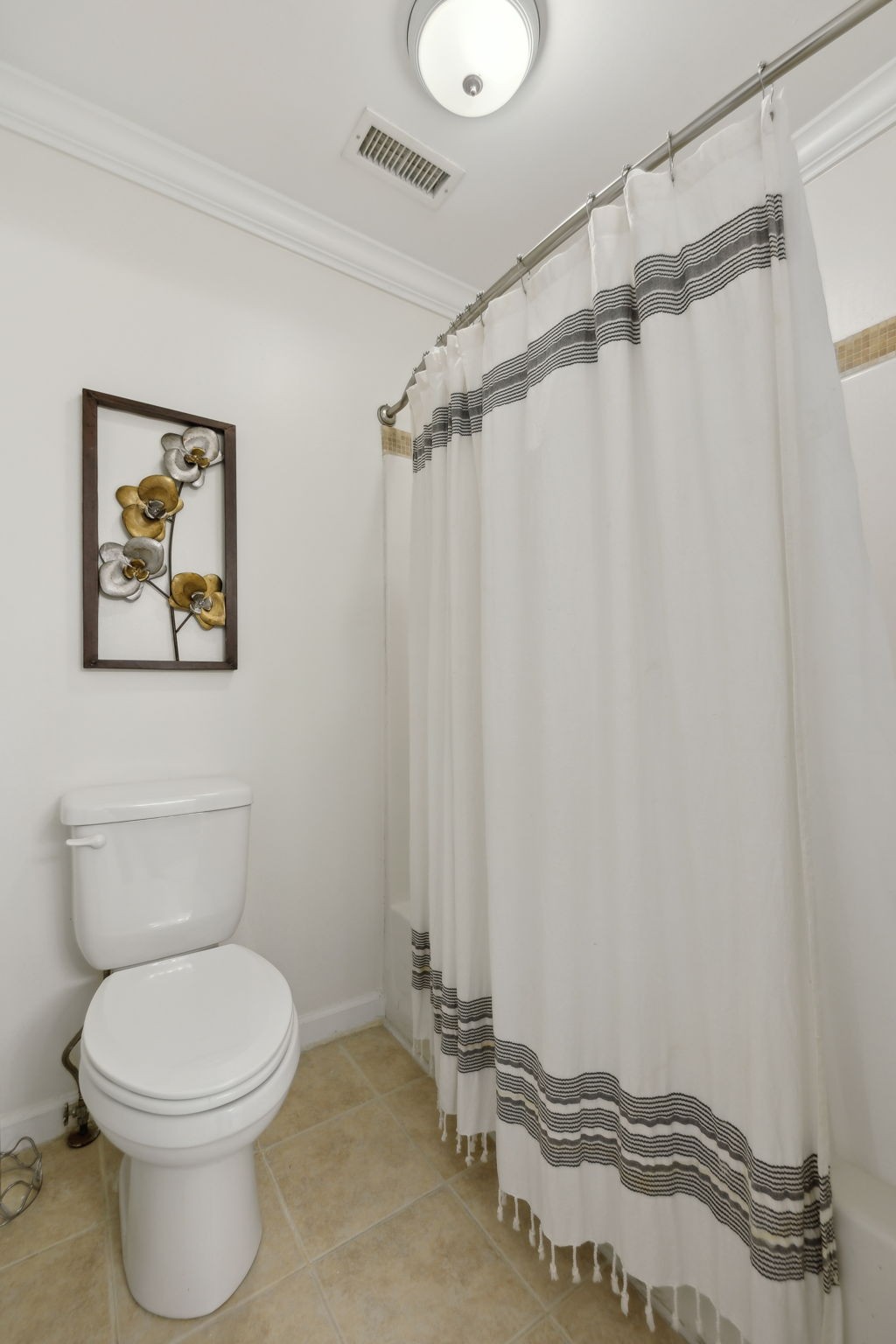 422 Davis Road Lebanon, TN 37087 - Photo 59 of 87 a bathroom with a toilet a sink and a shower
