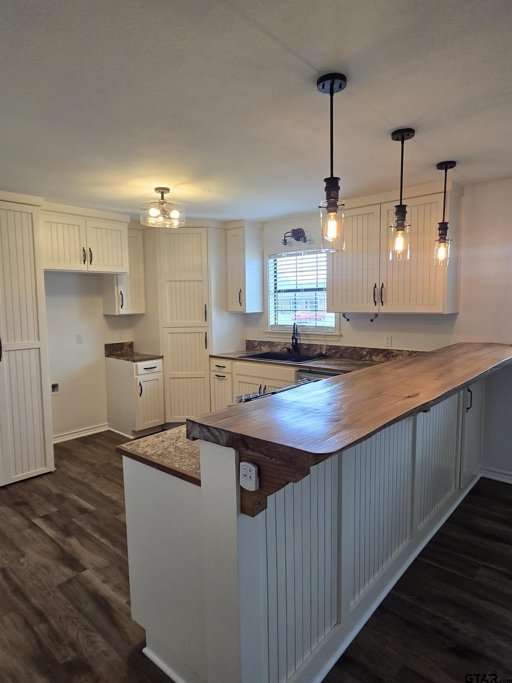 206 Cooper Street Lindale, TX 75771 - Photo 2 of 9