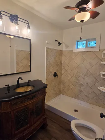 $1,400 | 206 Cooper Street, Lindale, TX 75771