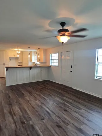 $1,400 | 206 Cooper Street, Lindale, TX 75771