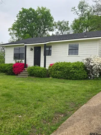 $1,400 | 206 Cooper Street, Lindale, TX 75771
