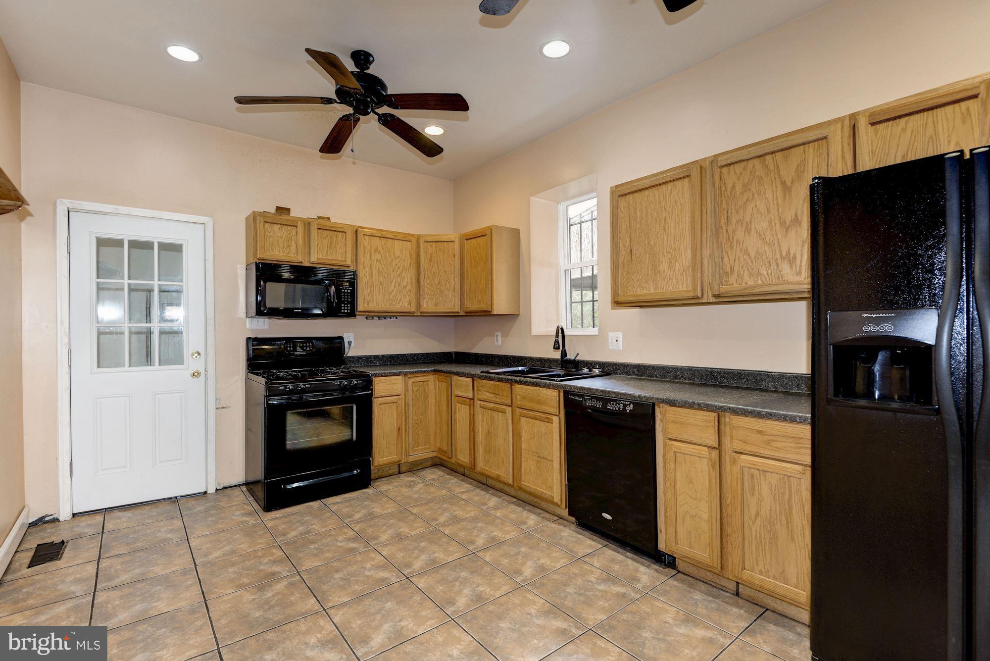 919 10th Street Northeast Washington, DC 20002 - Photo 11 of 28 Kitchen