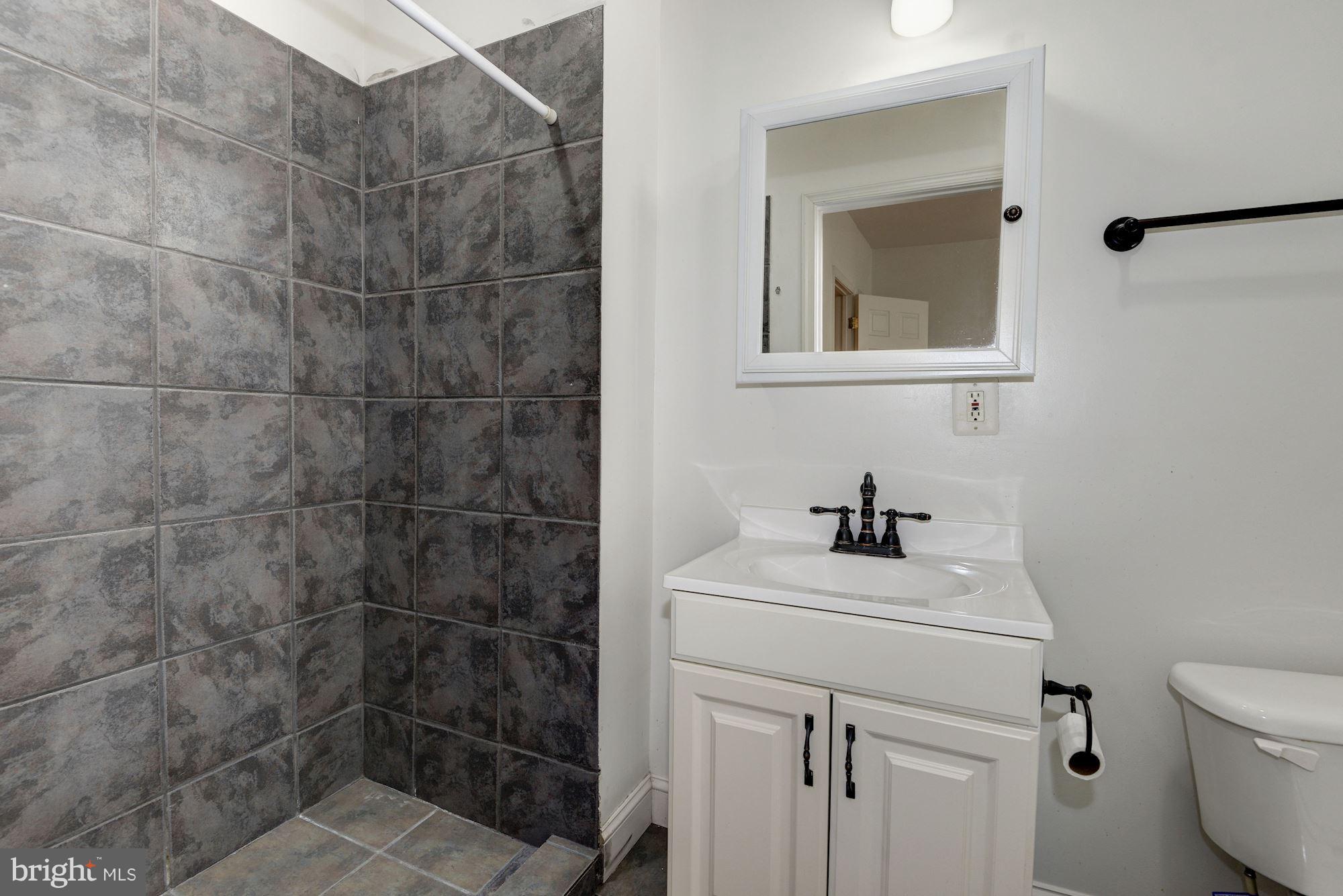919 10th Street Northeast Washington, DC 20002 - Photo 18 of 28 Bath (Master)