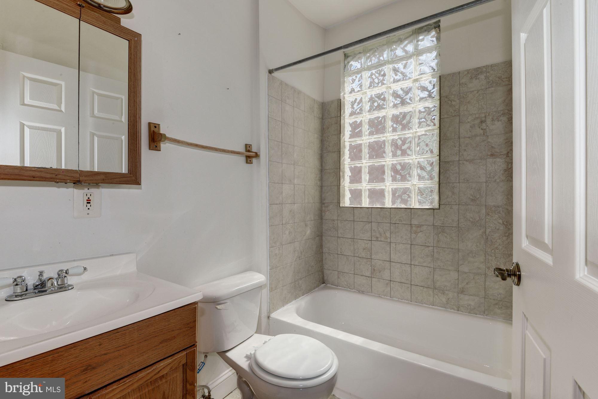 919 10th Street Northeast Washington, DC 20002 - Photo 21 of 28 Bath