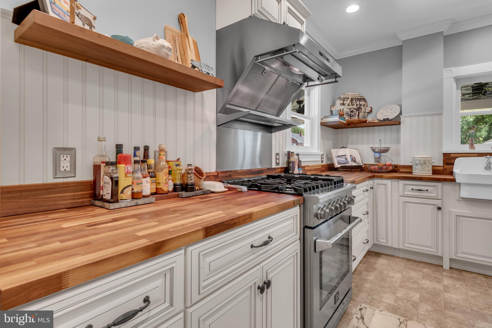1109 Locust Street Cambridge, MD 21613 - Photo 25 of 67 Professional style gas range & hood exhaust system