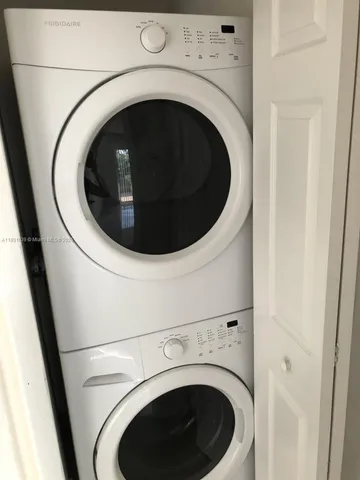 a close up view of a washer and dryer