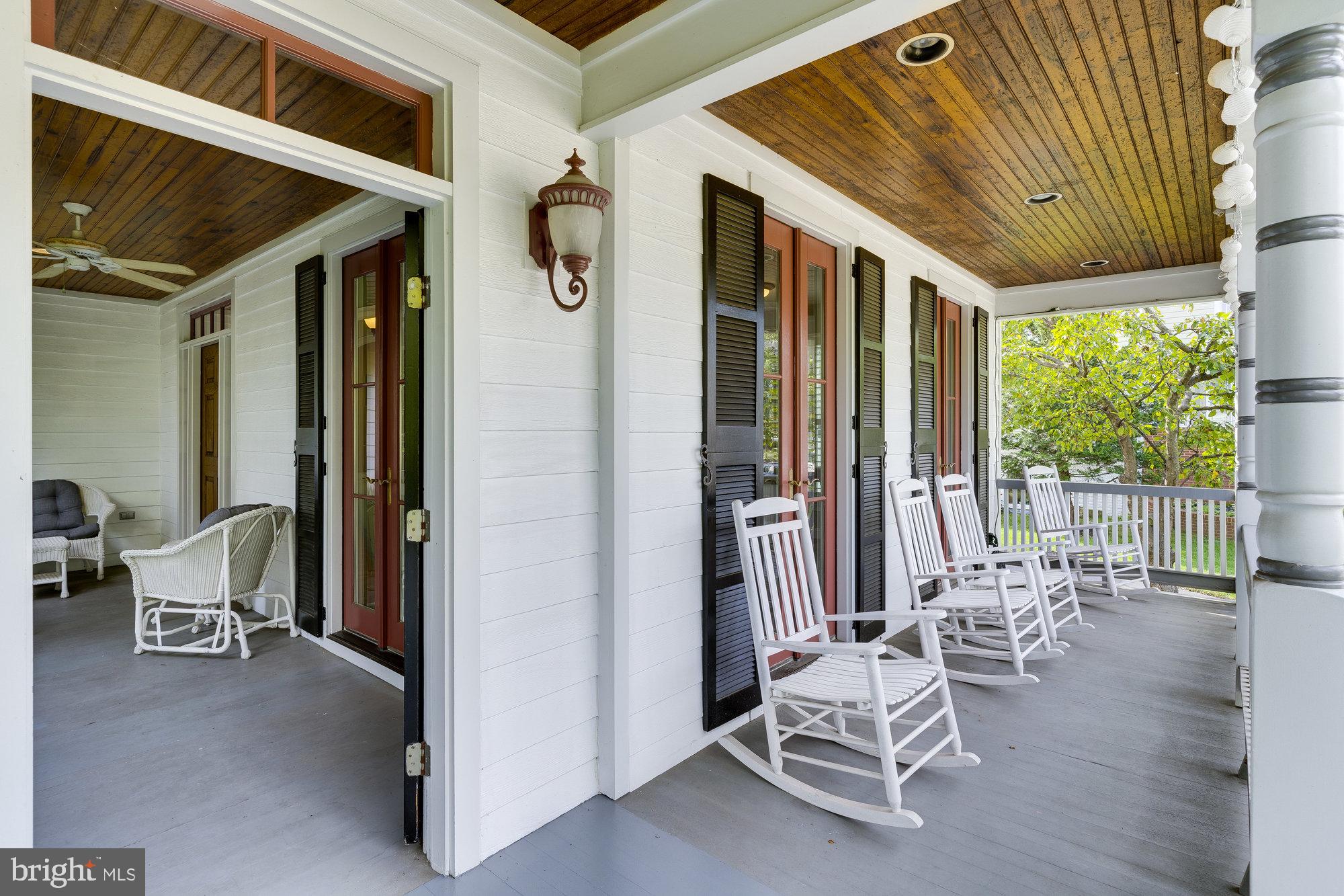 305 Talahi Road Southeast Vienna, VA 22180 - Photo 3 of 55 Gallery Image 3