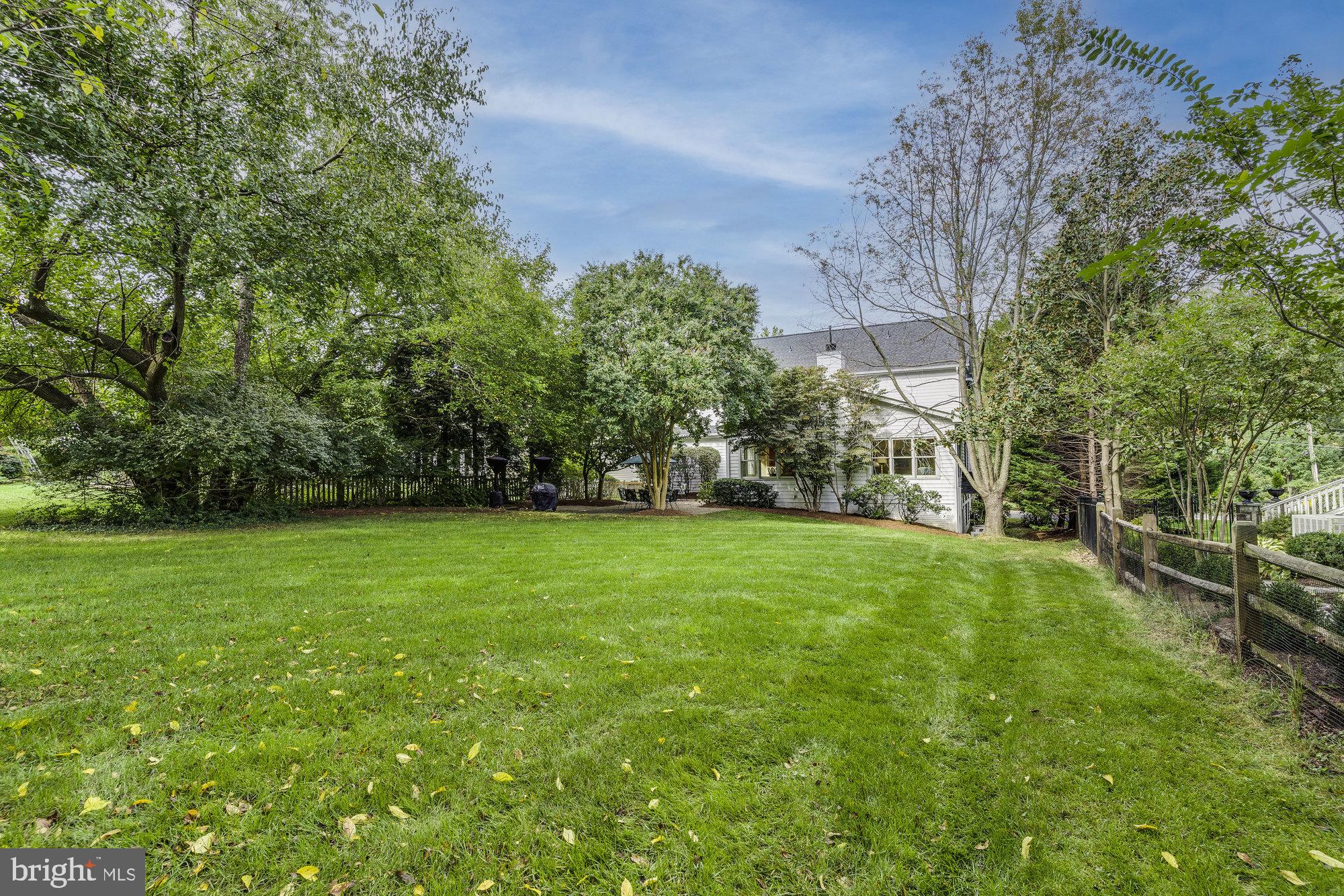 305 Talahi Road Southeast Vienna, VA 22180 - Photo 4 of 55 Gallery Image 4