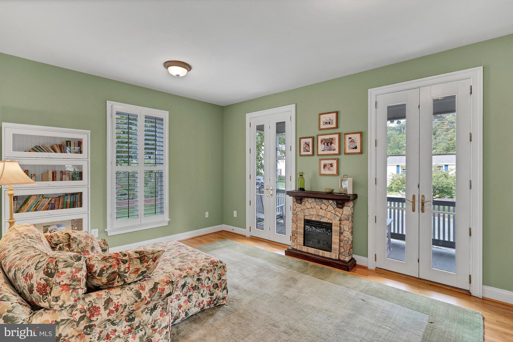 305 Talahi Road Southeast Vienna, VA 22180 - Photo 7 of 55 Gallery Image 7