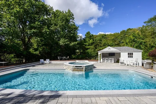 $1,100,000 | 72 Pilgrim Trail, Marshfield, MA 02050