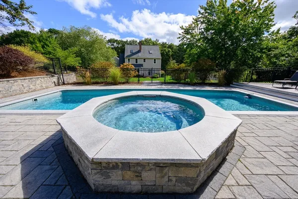 $1,100,000 | 72 Pilgrim Trail, Marshfield, MA 02050