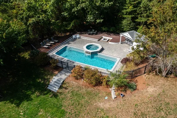 $1,100,000 | 72 Pilgrim Trail, Marshfield, MA 02050