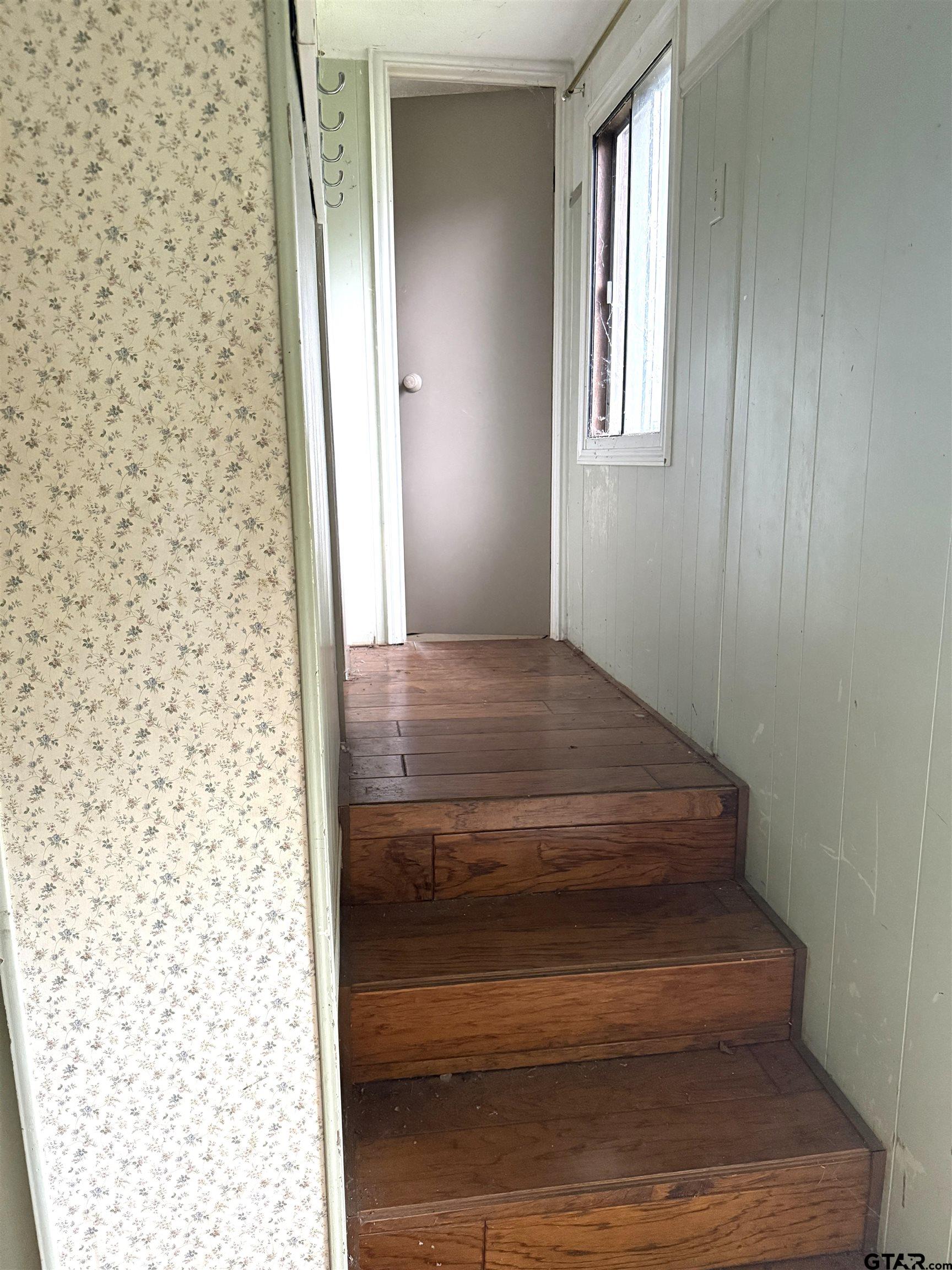 4604 Skyline Drive Chandler, TX 75758 - Photo 8 of 17 a view of entryway