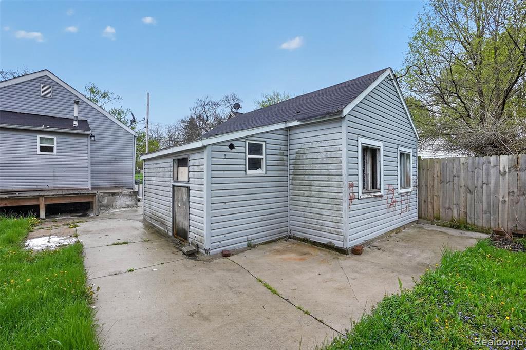 4910 Hughes Road Lansing, MI 48910 - Photo 23 of 27