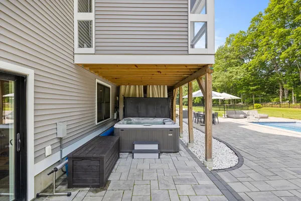 $1,800,000 | 18 Treat Farm Road, Stratham, NH 03885