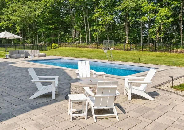 $1,800,000 | 18 Treat Farm Road, Stratham, NH 03885