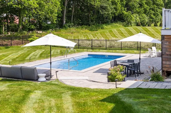 $1,800,000 | 18 Treat Farm Road, Stratham, NH 03885