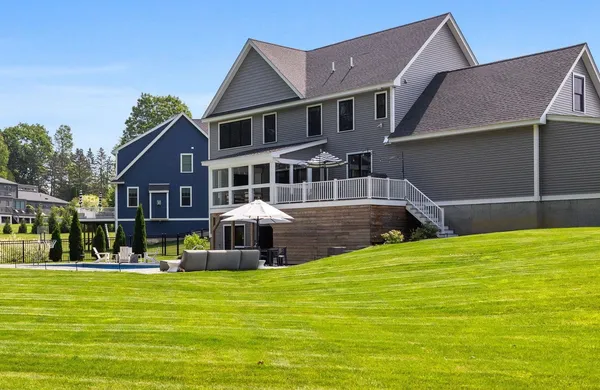 $1,800,000 | 18 Treat Farm Road, Stratham, NH 03885