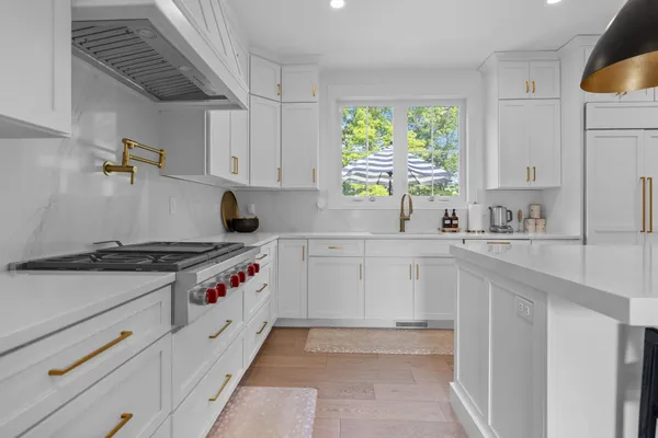 $1,800,000 | 18 Treat Farm Road, Stratham, NH 03885