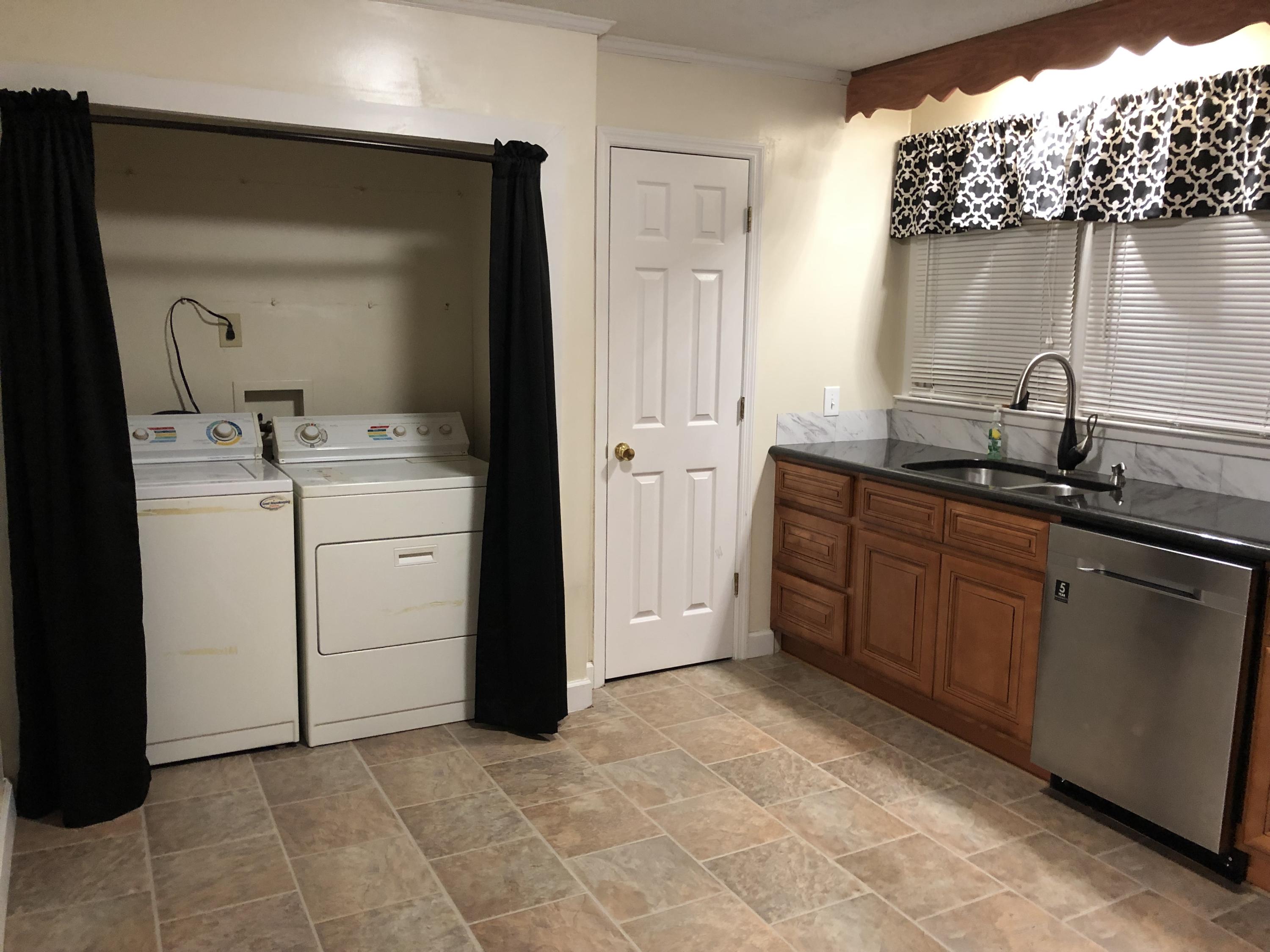 414 North Dogwood Road Powell, TN 37849 - Photo 13 of 17 image