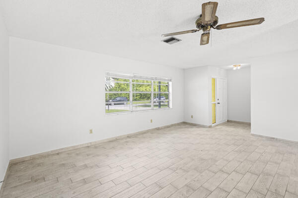1830 Well Road Fort Pierce, FL 34945 - Photo 9 of 50 Living 3