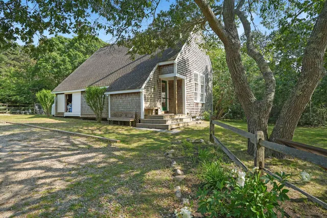 $1,950,000 | 10 Duende Lane, Edgartown, MA 02539