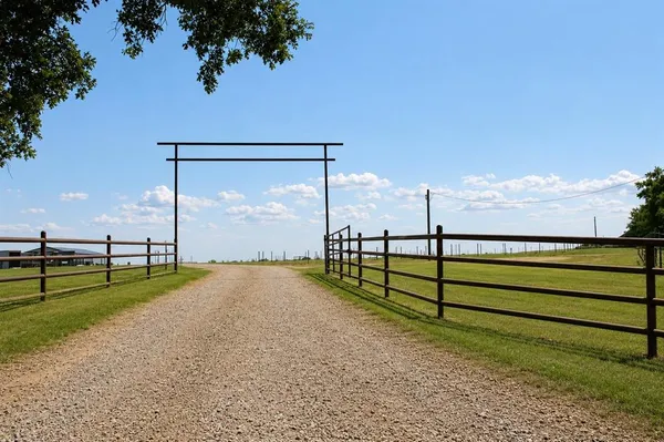$500,000 | 331 County Road 156, De Leon, TX 76444