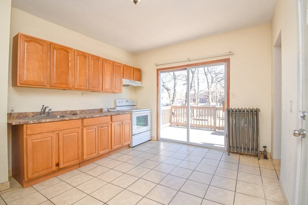 59 Terrence Street Springfield, MA 01109 - Photo 9 of 36 Gallery Image 9